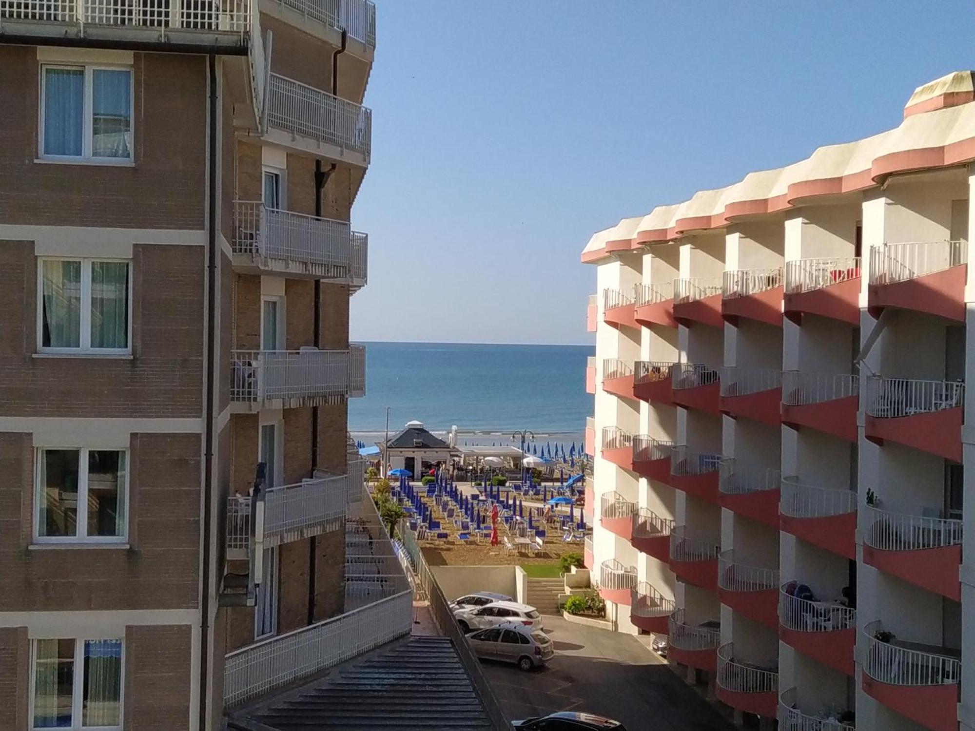 Hotel Halifax Lido di Jesolo Eksteriør bilde